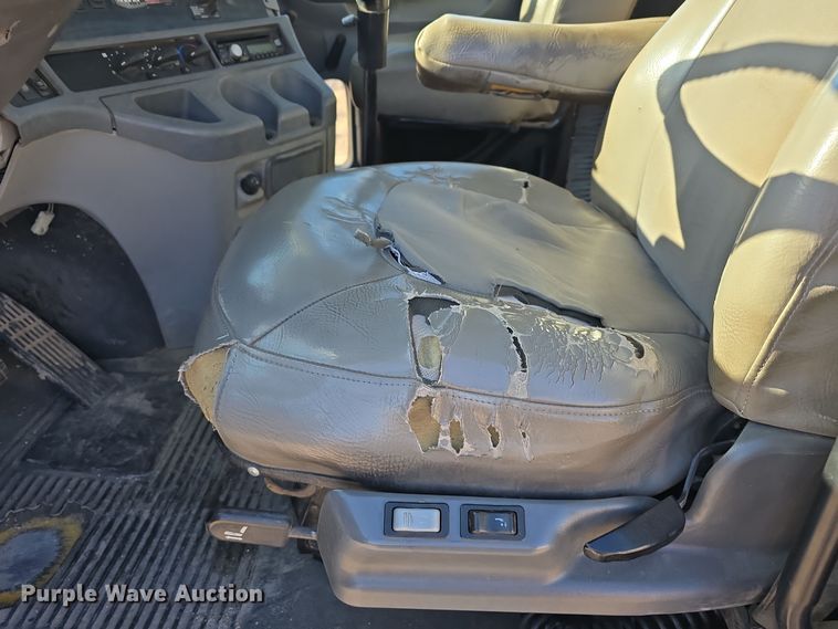 image for item DV0092 2006 Freightliner Columbia semi truck