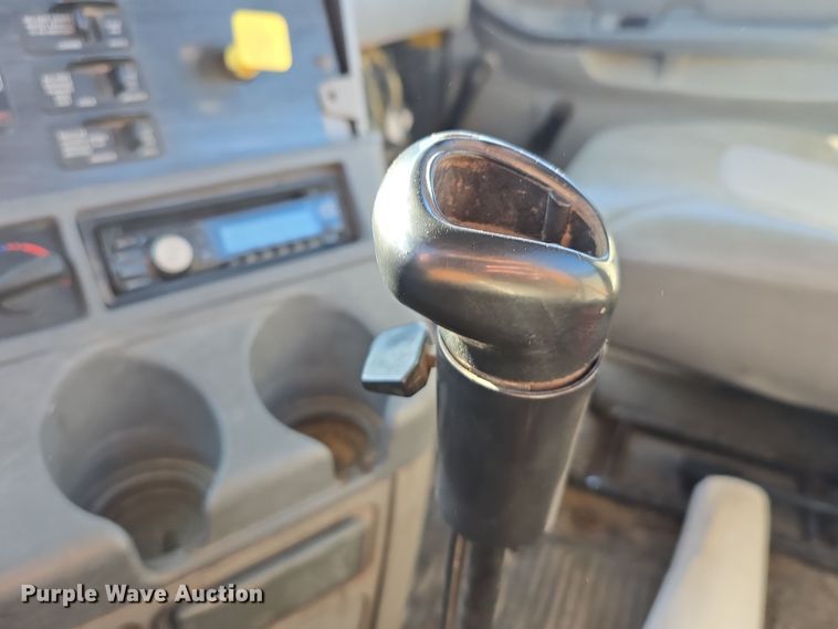 image for item DV0092 2006 Freightliner Columbia semi truck