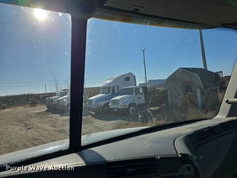 image for item DV0092 2006 Freightliner Columbia semi truck