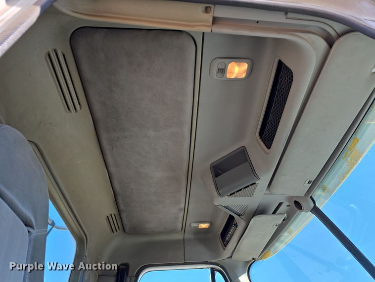 image for item DV0092 2006 Freightliner Columbia semi truck