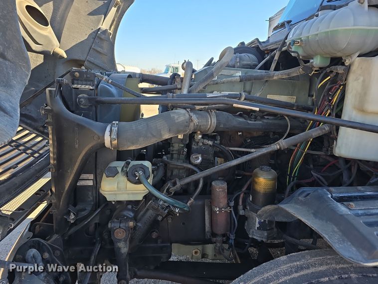 image for item DV0092 2006 Freightliner Columbia semi truck