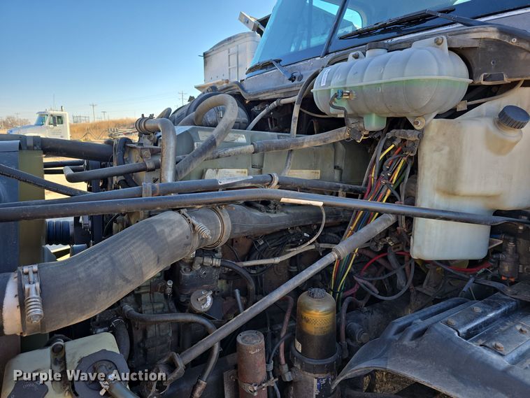 image for item DV0092 2006 Freightliner Columbia semi truck