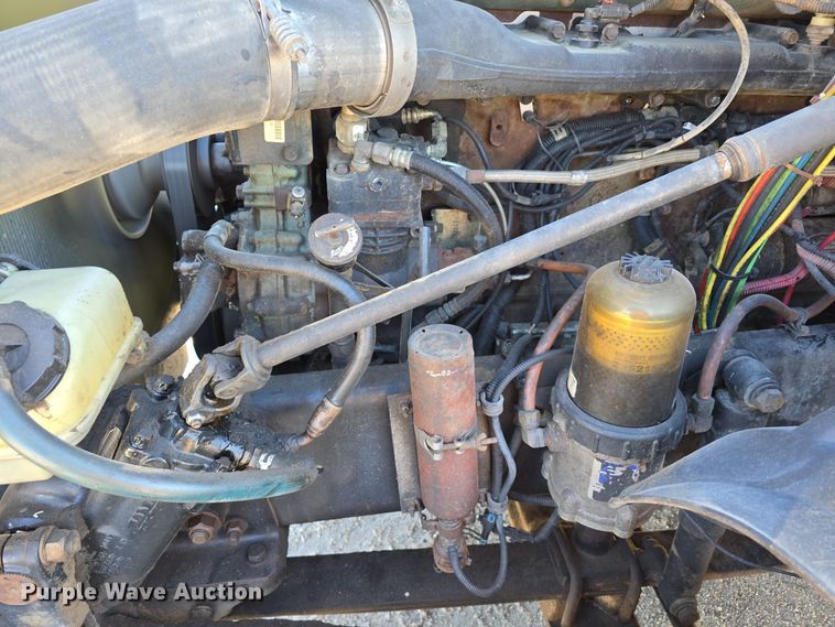 image for item DV0092 2006 Freightliner Columbia semi truck