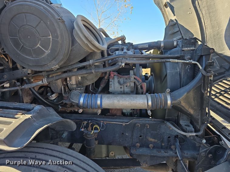 image for item DV0092 2006 Freightliner Columbia semi truck