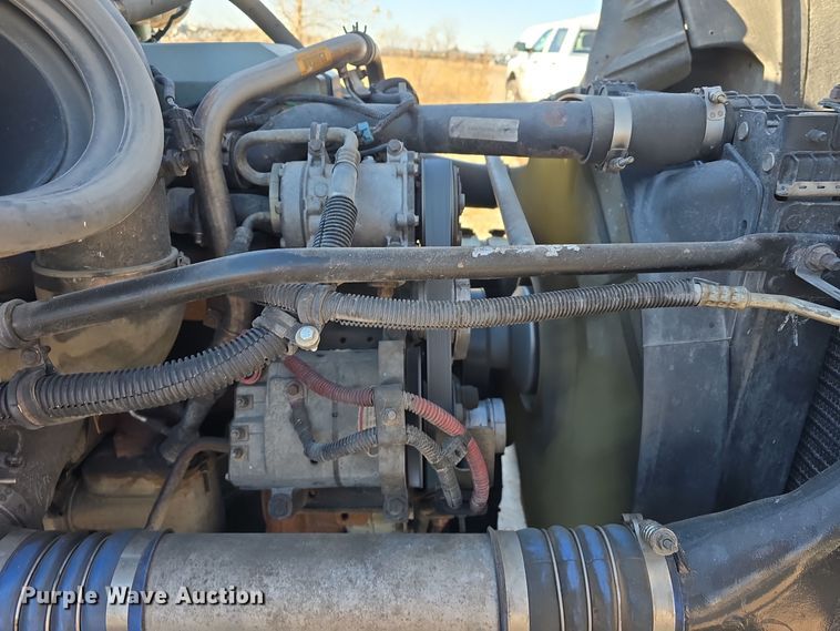 image for item DV0092 2006 Freightliner Columbia semi truck