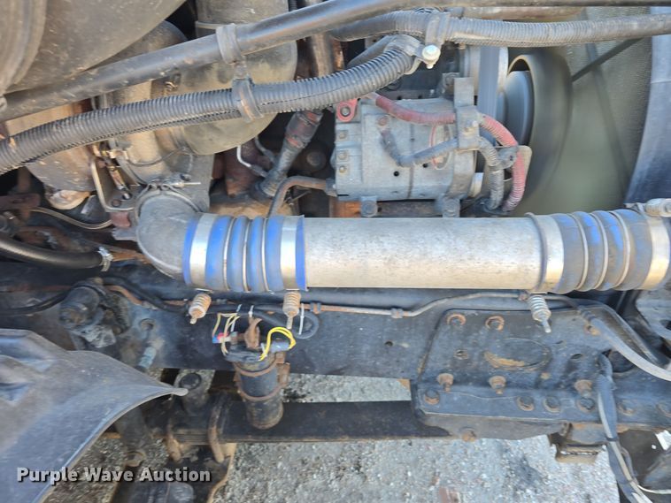 image for item DV0092 2006 Freightliner Columbia semi truck