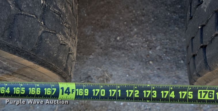 image for item DV0092 2006 Freightliner Columbia semi truck