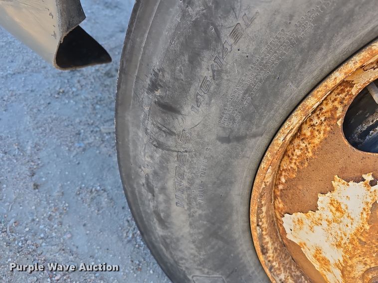 image for item DV0092 2006 Freightliner Columbia semi truck