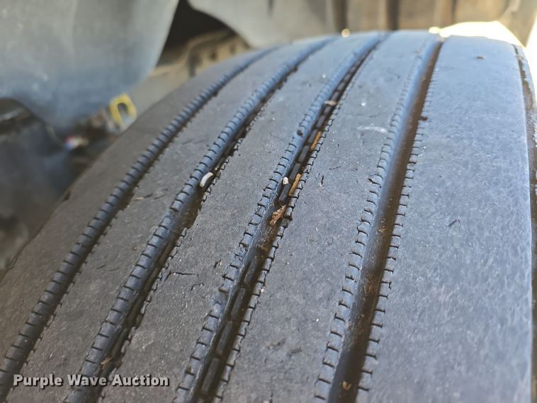 image for item DV0092 2006 Freightliner Columbia semi truck