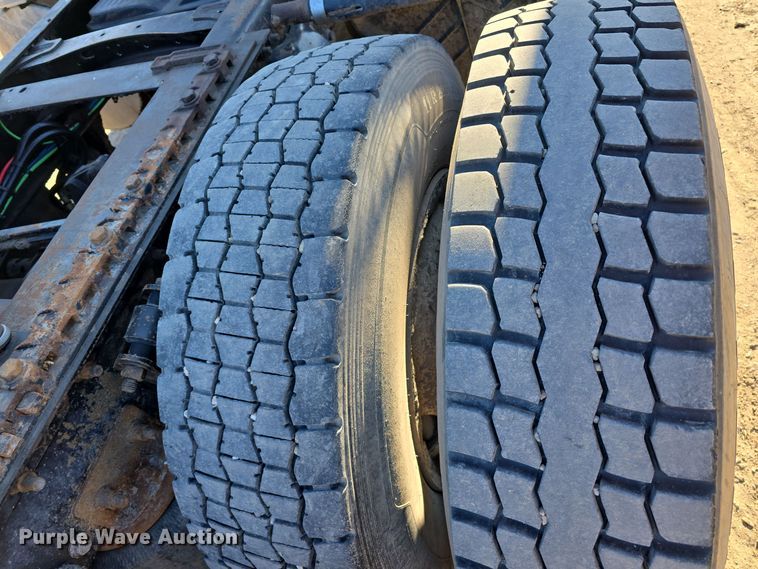 image for item DV0092 2006 Freightliner Columbia semi truck