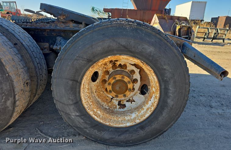 image for item DV0092 2006 Freightliner Columbia semi truck