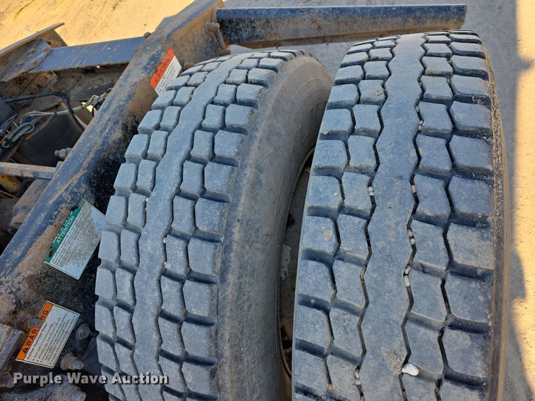 image for item DV0092 2006 Freightliner Columbia semi truck