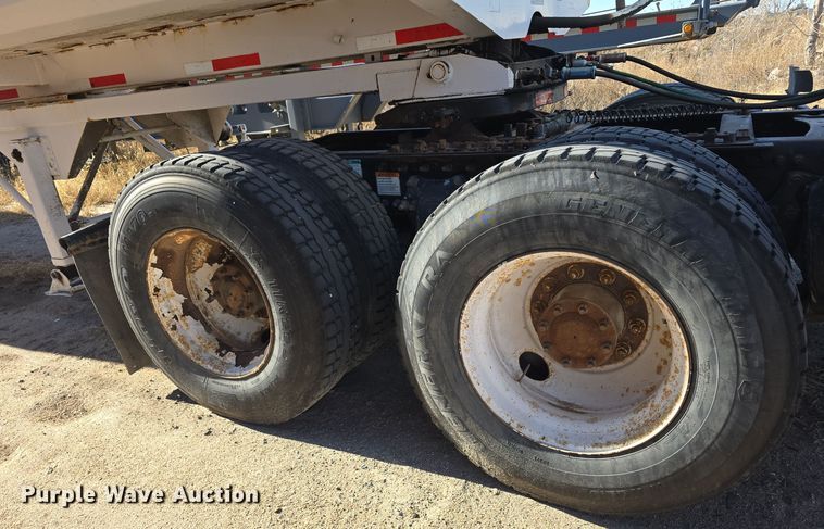 image for item DV0092 2006 Freightliner Columbia semi truck