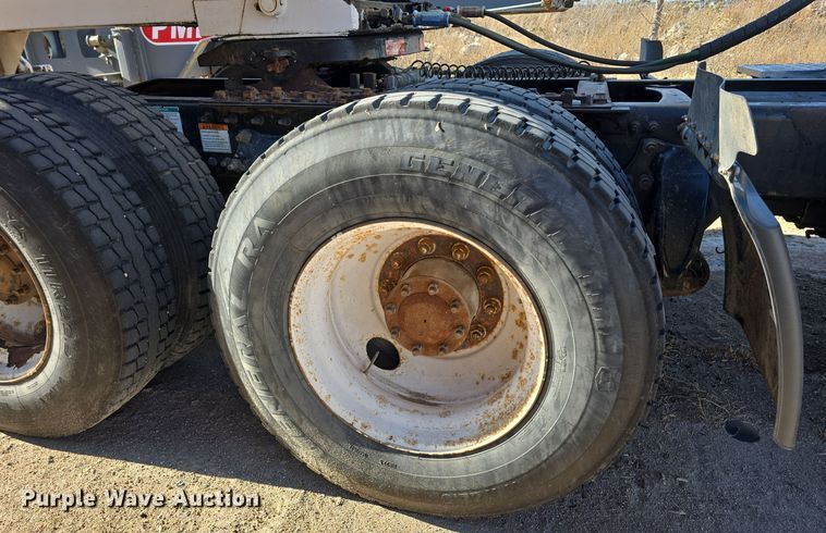 image for item DV0092 2006 Freightliner Columbia semi truck