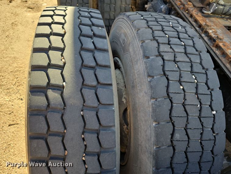 image for item DV0092 2006 Freightliner Columbia semi truck