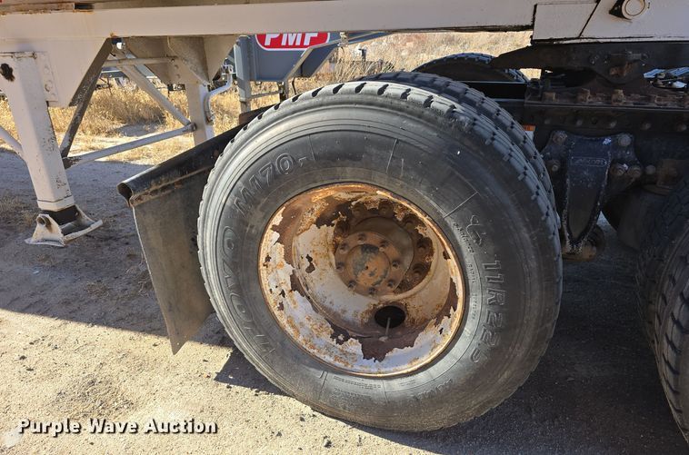 image for item DV0092 2006 Freightliner Columbia semi truck