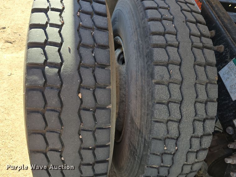 image for item DV0092 2006 Freightliner Columbia semi truck