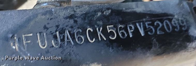 image for item DV0092 2006 Freightliner Columbia semi truck