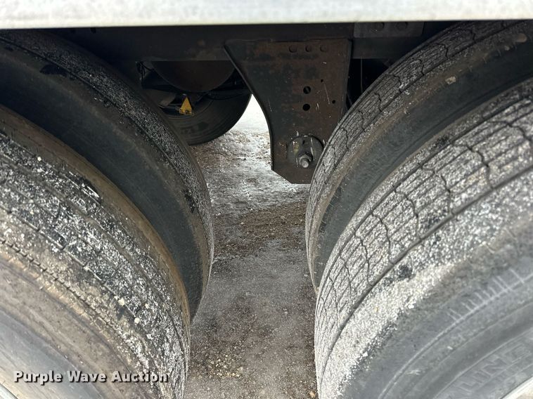 image for item DV0537 2017 Great Dane refrigerated van trailer