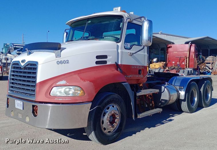 image for item DW0901 2006 Mack CXN613 Vision  semi truck