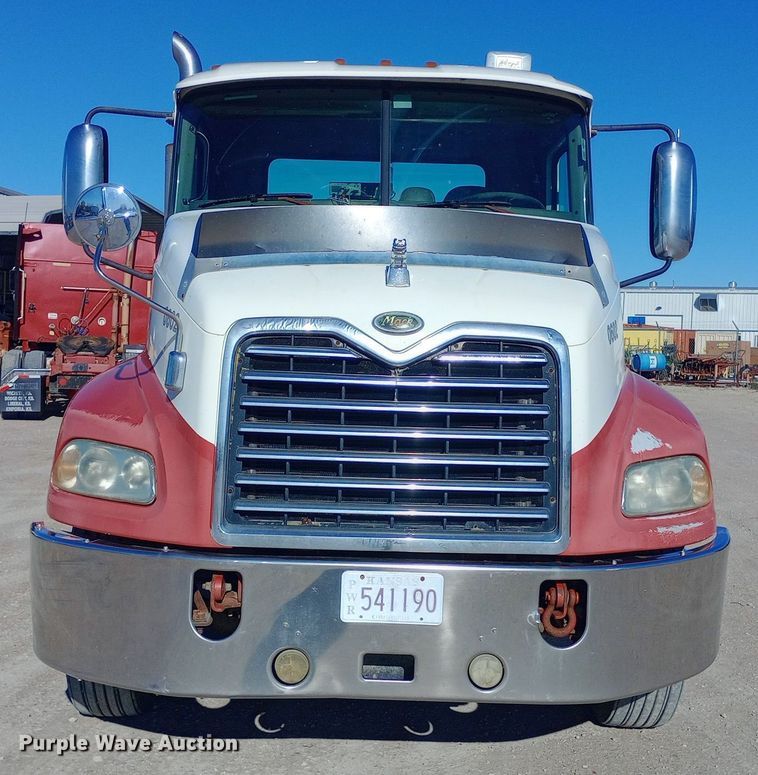 image for item DW0901 2006 Mack CXN613 Vision  semi truck