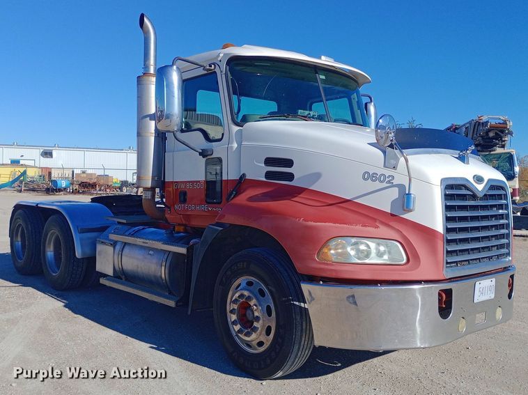 image for item DW0901 2006 Mack CXN613 Vision  semi truck