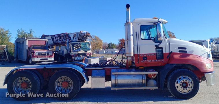 image for item DW0901 2006 Mack CXN613 Vision  semi truck