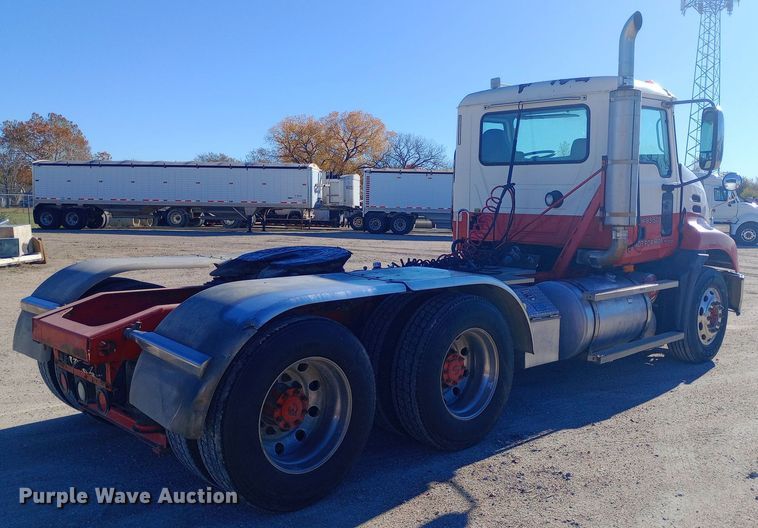 image for item DW0901 2006 Mack CXN613 Vision  semi truck