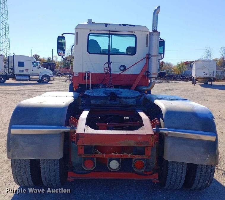 image for item DW0901 2006 Mack CXN613 Vision  semi truck