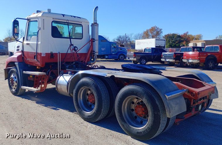 image for item DW0901 2006 Mack CXN613 Vision  semi truck