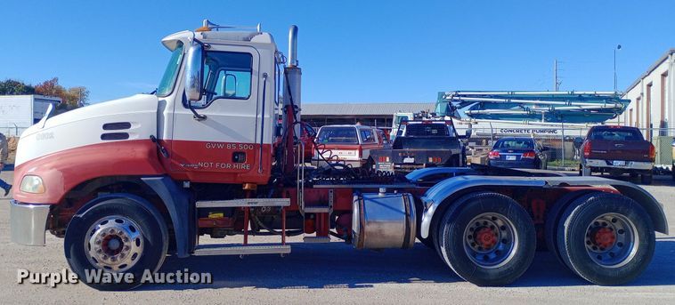 image for item DW0901 2006 Mack CXN613 Vision  semi truck