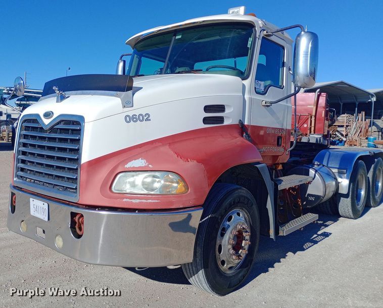 image for item DW0901 2006 Mack CXN613 Vision  semi truck