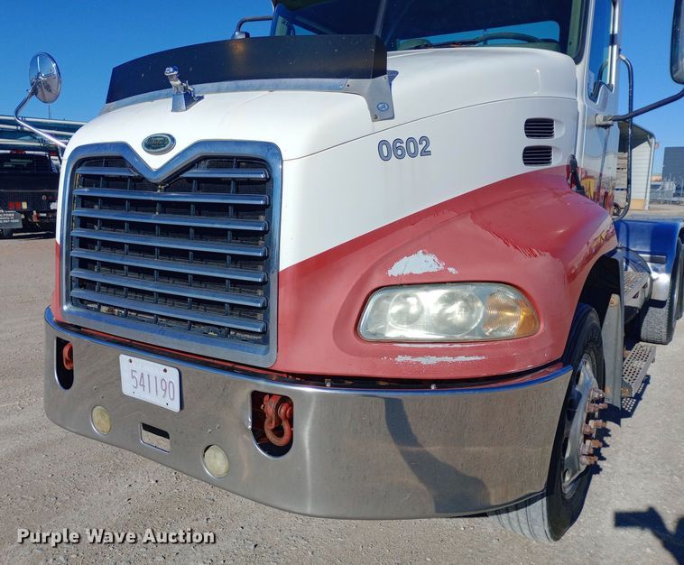 image for item DW0901 2006 Mack CXN613 Vision  semi truck