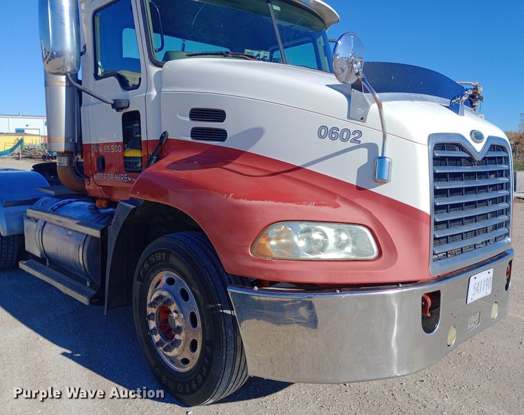 image for item DW0901 2006 Mack CXN613 Vision  semi truck