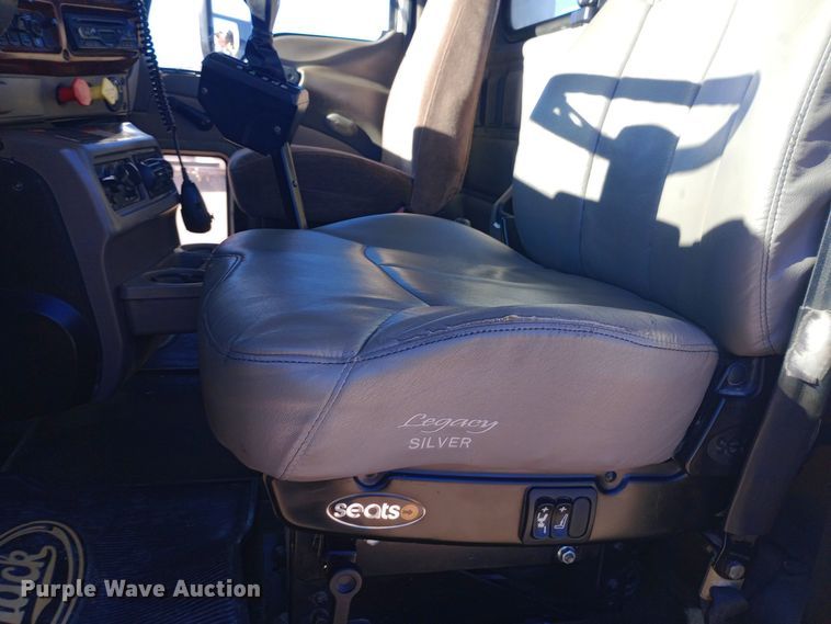 image for item DW0901 2006 Mack CXN613 Vision  semi truck