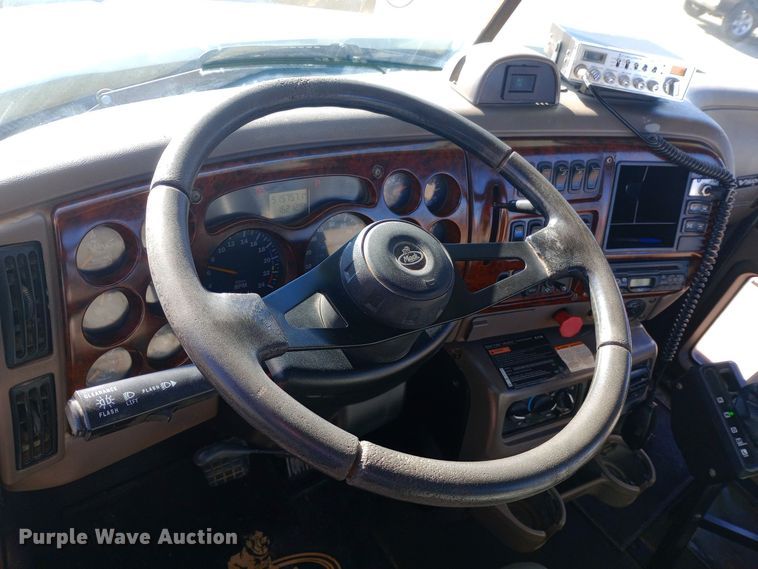 image for item DW0901 2006 Mack CXN613 Vision  semi truck