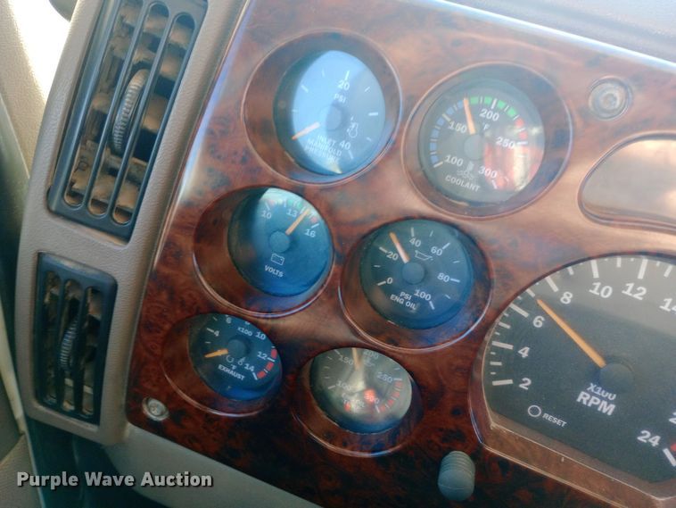 image for item DW0901 2006 Mack CXN613 Vision  semi truck