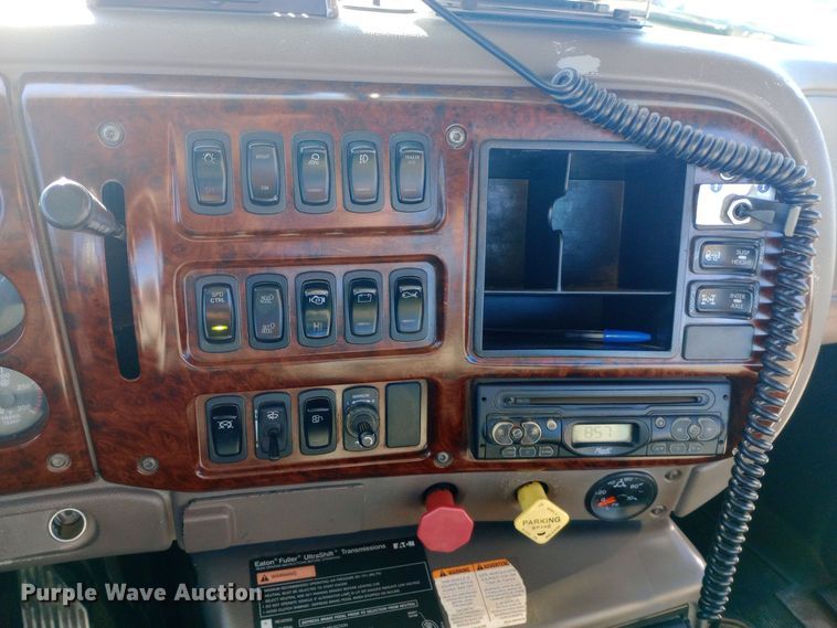 image for item DW0901 2006 Mack CXN613 Vision  semi truck