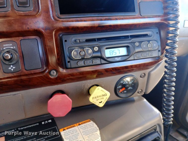 image for item DW0901 2006 Mack CXN613 Vision  semi truck