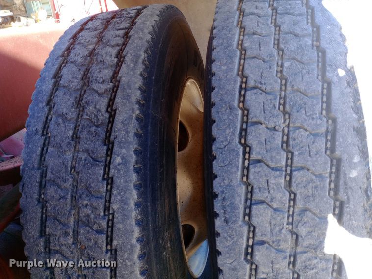 image for item DW0901 2006 Mack CXN613 Vision  semi truck