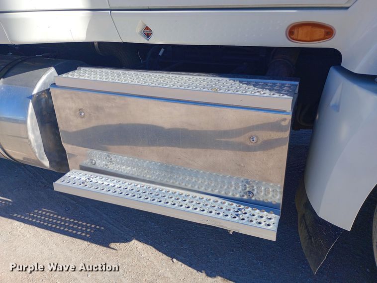 image for item DW0903 2014 International ProStar Plus semi truck