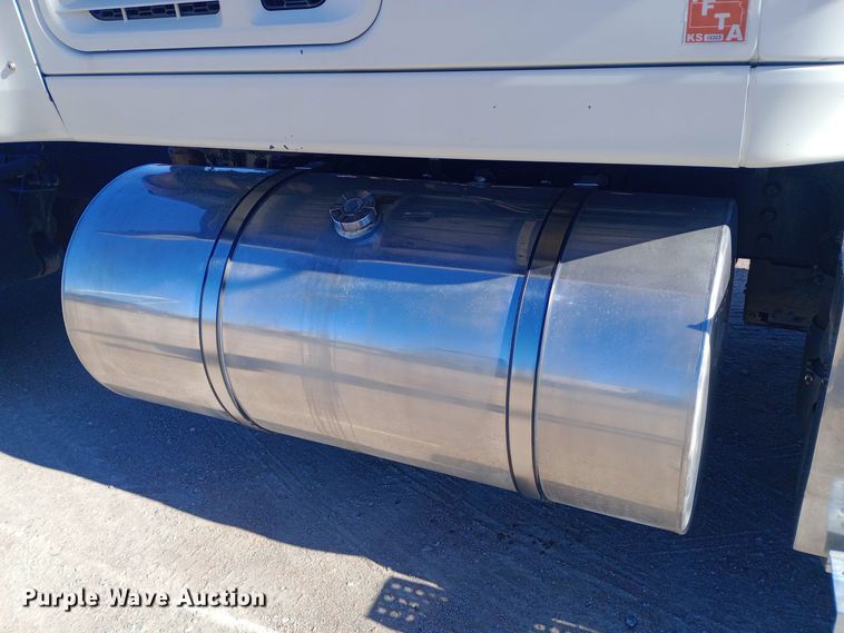 image for item DW0903 2014 International ProStar Plus semi truck