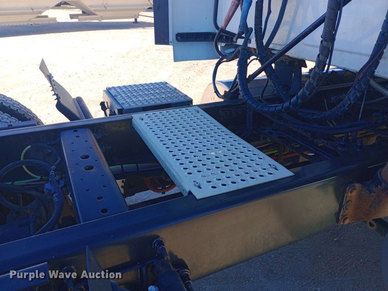 image for item DW0903 2014 International ProStar Plus semi truck