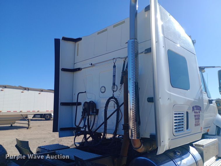 image for item DW0903 2014 International ProStar Plus semi truck