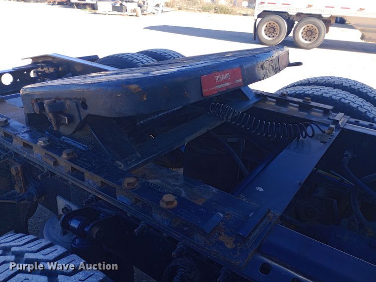 image for item DW0903 2014 International ProStar Plus semi truck