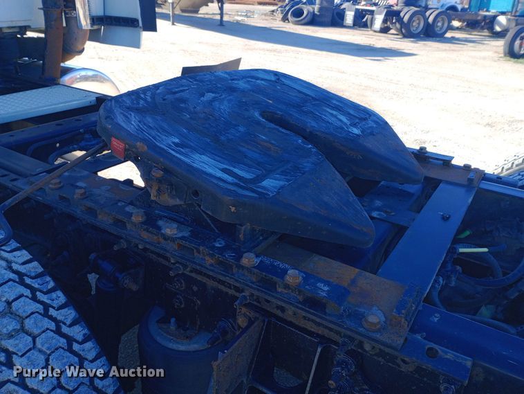 image for item DW0903 2014 International ProStar Plus semi truck