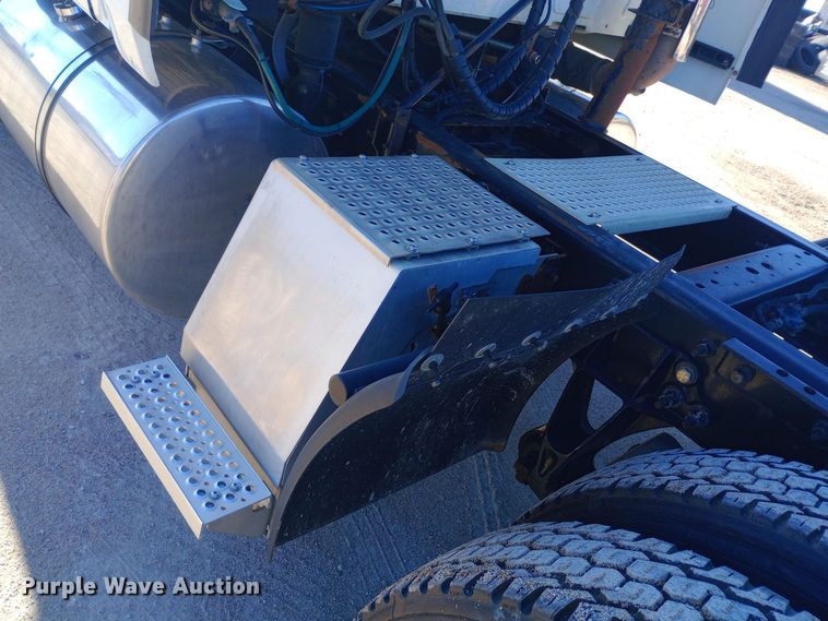 image for item DW0903 2014 International ProStar Plus semi truck