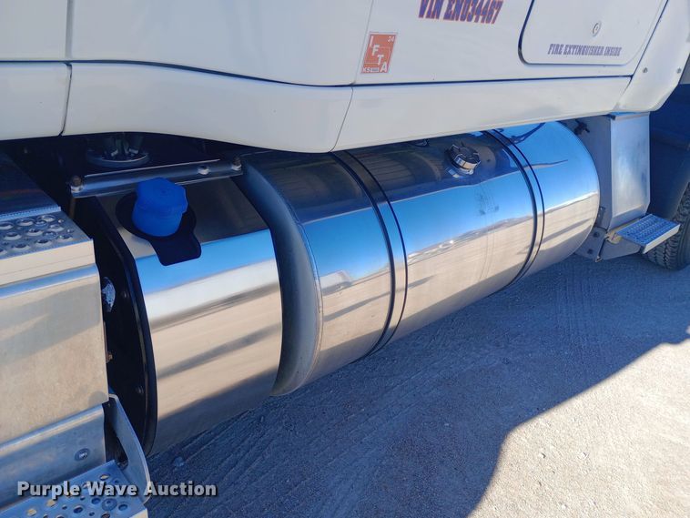 image for item DW0903 2014 International ProStar Plus semi truck