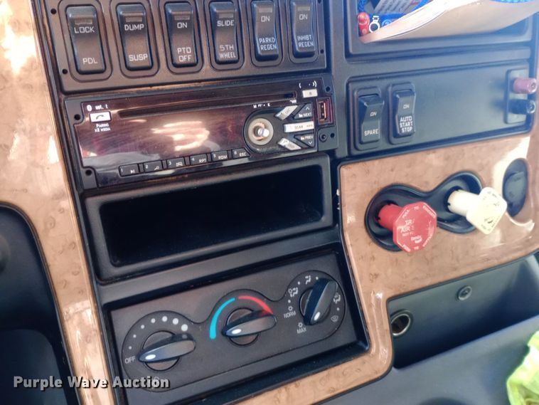 image for item DW0903 2014 International ProStar Plus semi truck