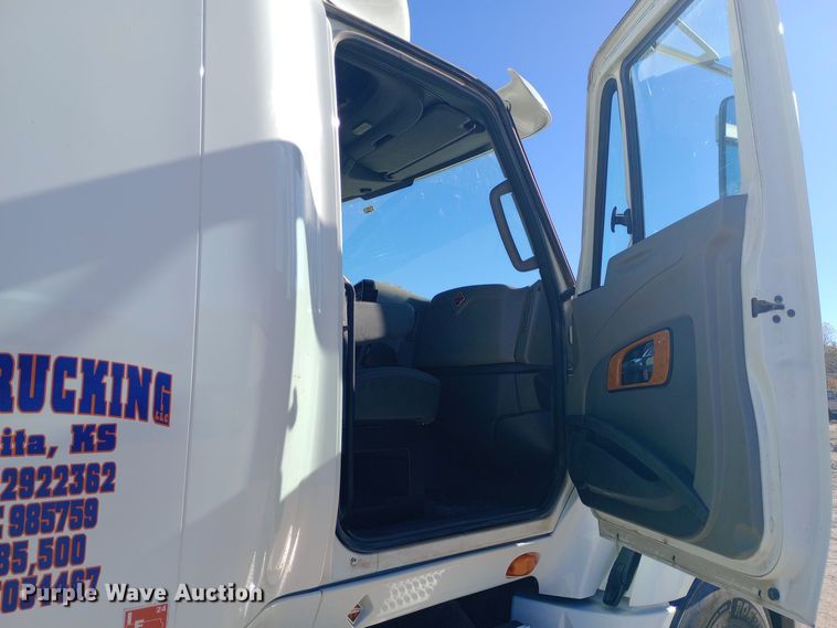 image for item DW0903 2014 International ProStar Plus semi truck